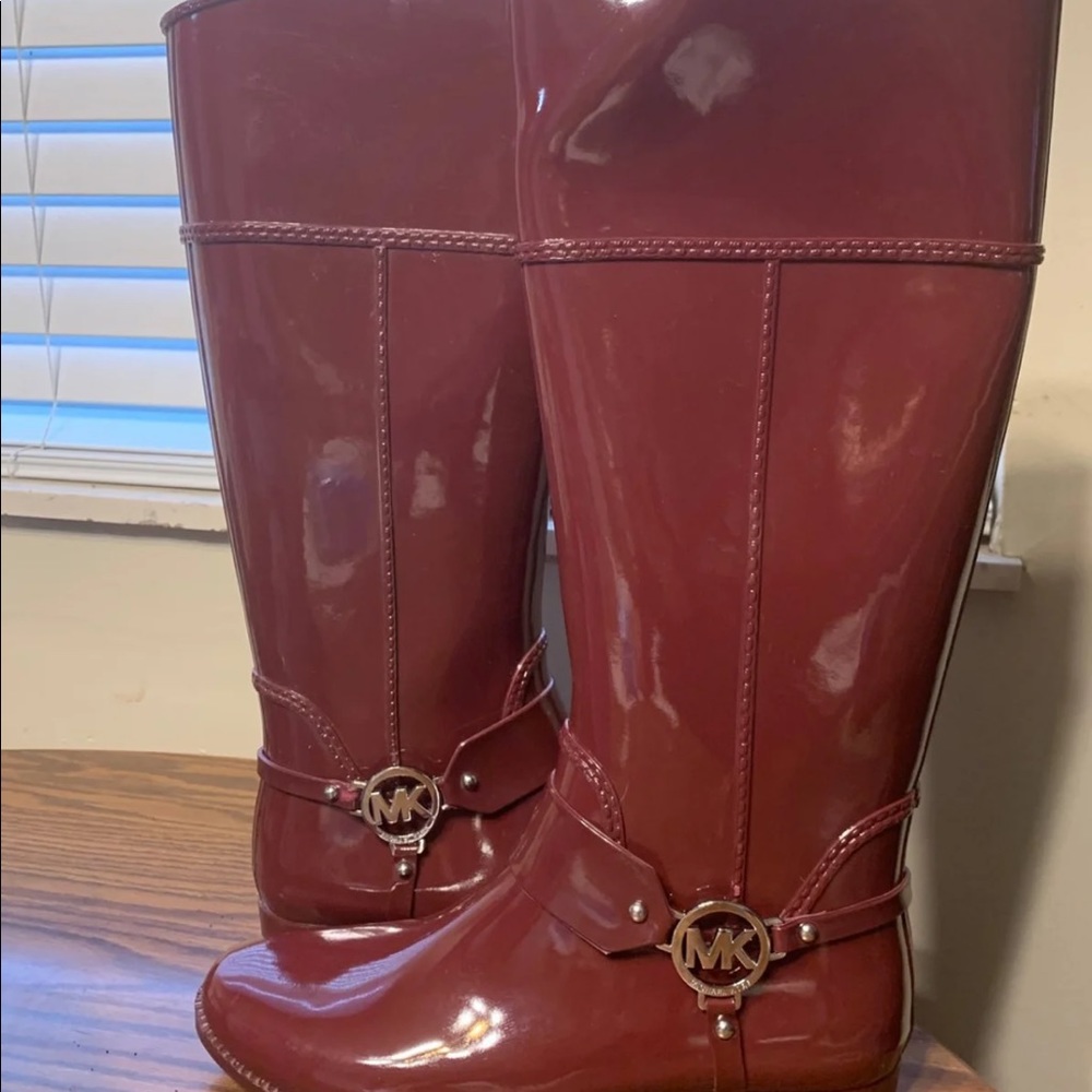 Micheal kors rain boots (burgundy)